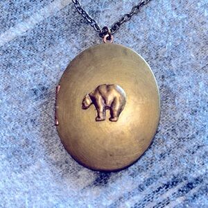Beautiful Bear 🐻 Locket Necklace 🤎